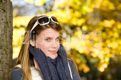 Autumn park - fashion woman with sunglasses