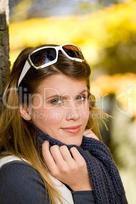 Autumn park - fashion woman with sunglasses