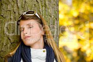 Autumn park - fashion woman with sunglasses