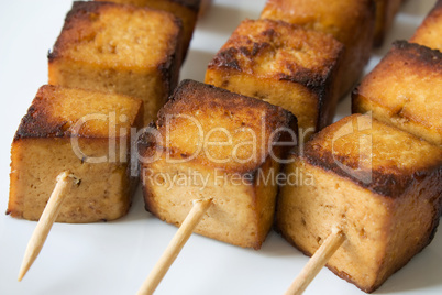 Gebratene Tofuspieße - Fried Tofu