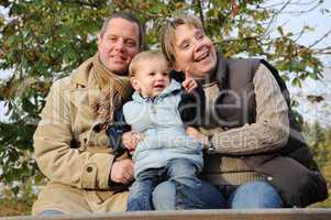 Familienfoto mit Kleinkind