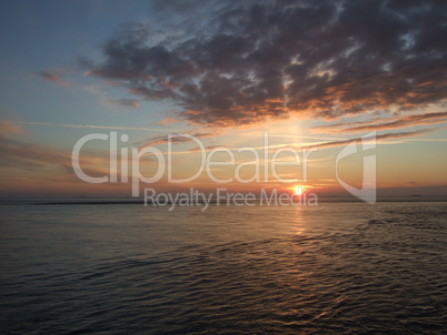 Sonnenaufgang auf der Nordsee