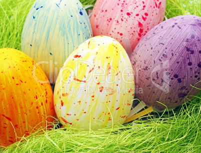 Colorful Easter Eggs - Farbige Ostereier im Nest
