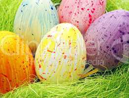 Colorful Easter Eggs - Farbige Ostereier im Nest