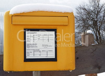 Briefkasten mit Schnee - Mailbox with Snow