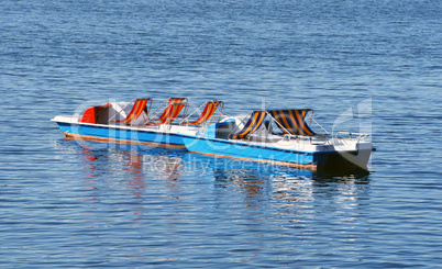 Tretboote auf dem See - Holidays Concept