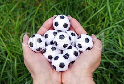 fußbälle und hände - soccer and hands