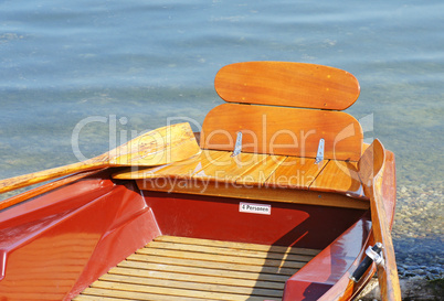 Ruderboot am Wasser - Roawing Boat
