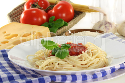 Spaghetti mit Tomatensoße