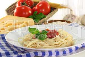 Spaghetti mit Tomatensoße