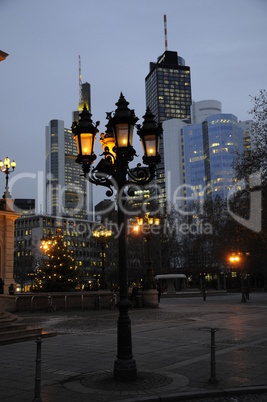 Abend an der Alten Oper in Frankfurt