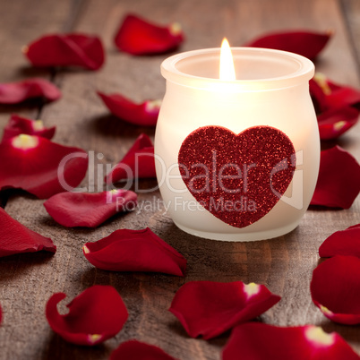 brennende Kerze mit Herz / burning candle with heart