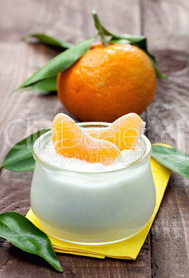 Joghurt pur mit Mandarine / yogurt with mandarin