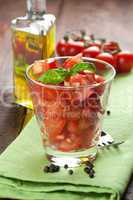 Tomatensalat im Glas / tomato salad in a glass