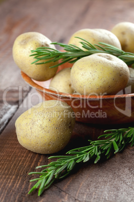 Kartoffeln in Schale / potatoes in bowl