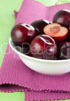 rote Pflaumen / red plums