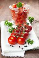 frische Rispentomaten / fresh vine tomatoes