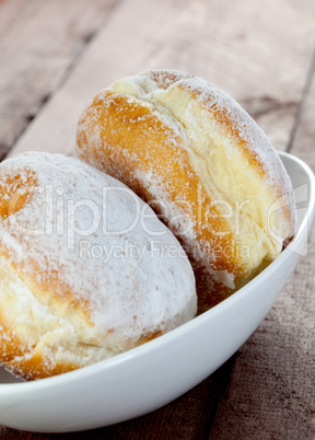 Pfannkuchen in Schale / donuts in bowl