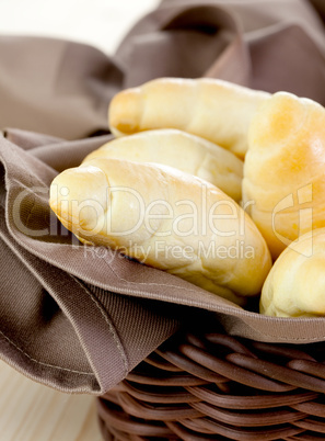 Minicroissants im Korb / croissant in a basket