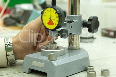 Messuhr auf Messständer Dial gauge on measuring stand