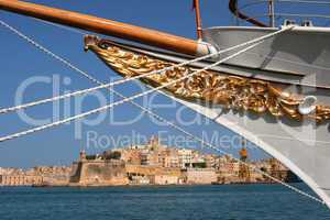 Valletta hinter Schiffsbug