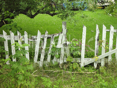 Kaputter Gartenzaun