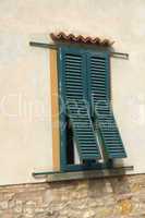 Fensterladen an italienischem Haus