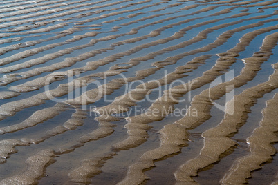 Strukturen im Sand (Watt) am Atlantik in Frankreich, Höhe Bordeaux, Medoc