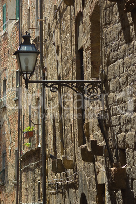 Laterne an einer Hauswand - Lantern at the wall