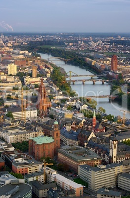 Frankfurt Panorama mit Domkirche und Stadtübersicht