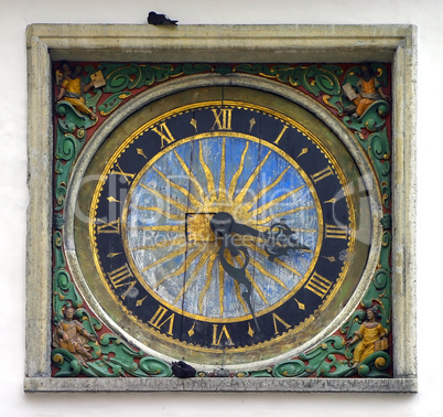 Uhr an Heiliggeistkirche, Tallinn