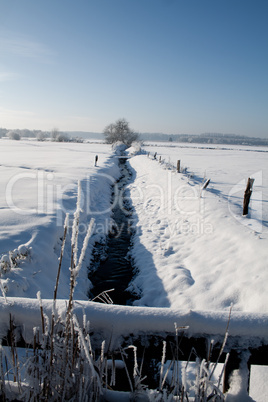 Bach im Winter