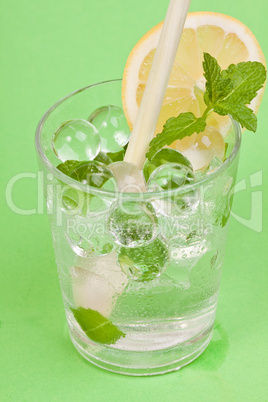 Cocktail mit Zitronengras