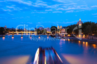 Paris zur blauen Stunde