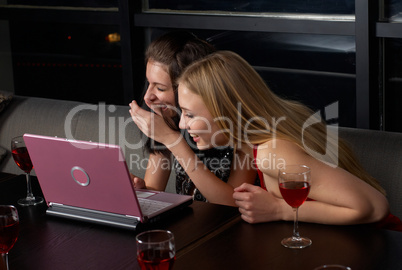 Group with laptop in cafe