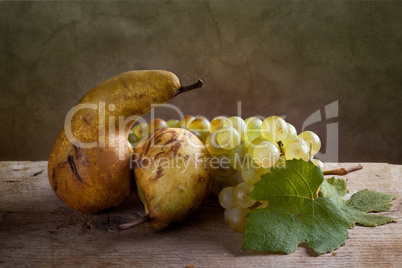 Birnen und Weintrauben