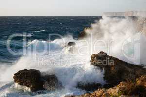 Küste von Malta bei Sturm