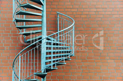 Wendeltreppe vor Ziegelmauer / Stairs