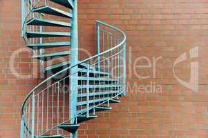 Wendeltreppe vor Ziegelmauer / Stairs