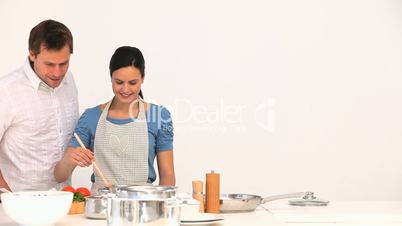 Frau beim Kochen