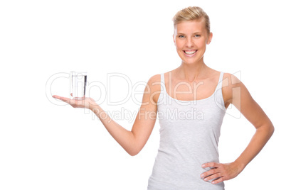 Frau mit Glas Wasser