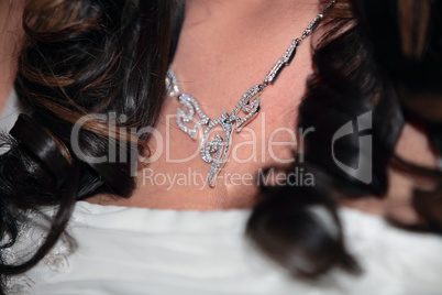 Braut mit Silberkette - Bride with silver necklace