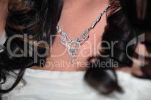 Braut mit Silberkette - Bride with silver necklace