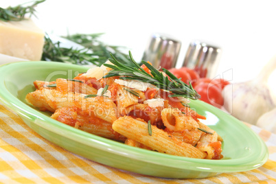 Penne mit Tomaten und Parmesan