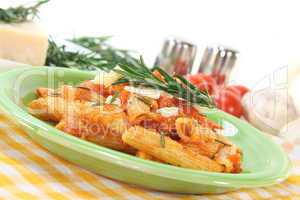 Penne mit Tomaten und Parmesan