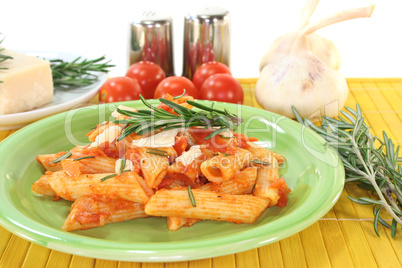 Penne mit Tomaten und Parmesan