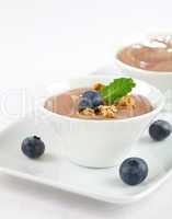 Karamellpudding in Schale / caramel pudding in a bowl