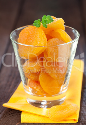 Aprikosen im Glas / apricots in a glass