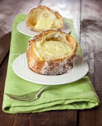 Windbeutel mit Pudding / cream puffs with pudding