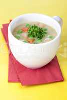 Erbseneintop in einer Tasse / pea soup in a bowl